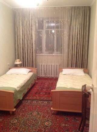Гостевой дом Guest House Baktygul Naryn Двухместный номер с 2 отдельными кроватями и общей ванной комнатой-4
